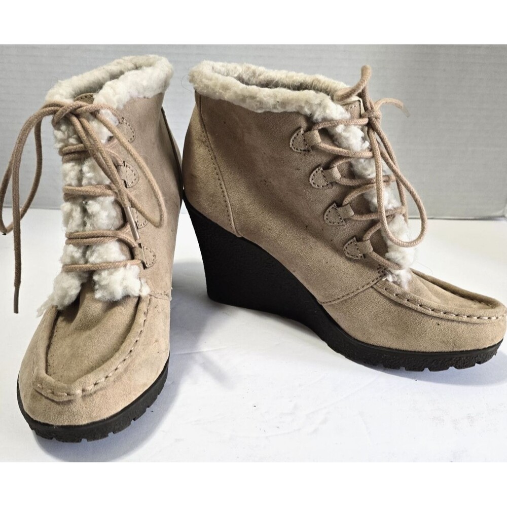 Sugar Mina Tan Faux Suede Shearling Lace‑Up Wedge Ankle Bootie Women’s Size 6